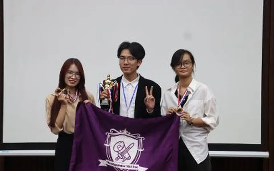 LUNA DEBATING CHAMPIONSHIP 2024: HAI NỬA “TỔNG HỢP”