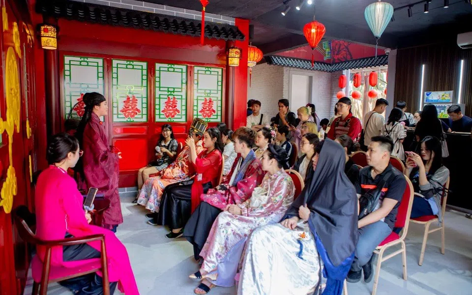 Việt Phục Như Hoa – Bữa tiệc văn hóa Việt trọn vẹn tại Thích Khách Studio & Coffee