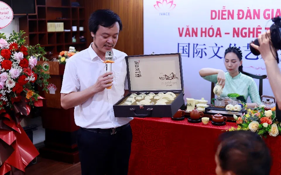 BỘ PHA TRÀ TẢN VIÊN SƠN đã chính thức ra mắt tại Diễn đàn Giao lưu Văn hóa Nghệ thuật Quốc tế 2025